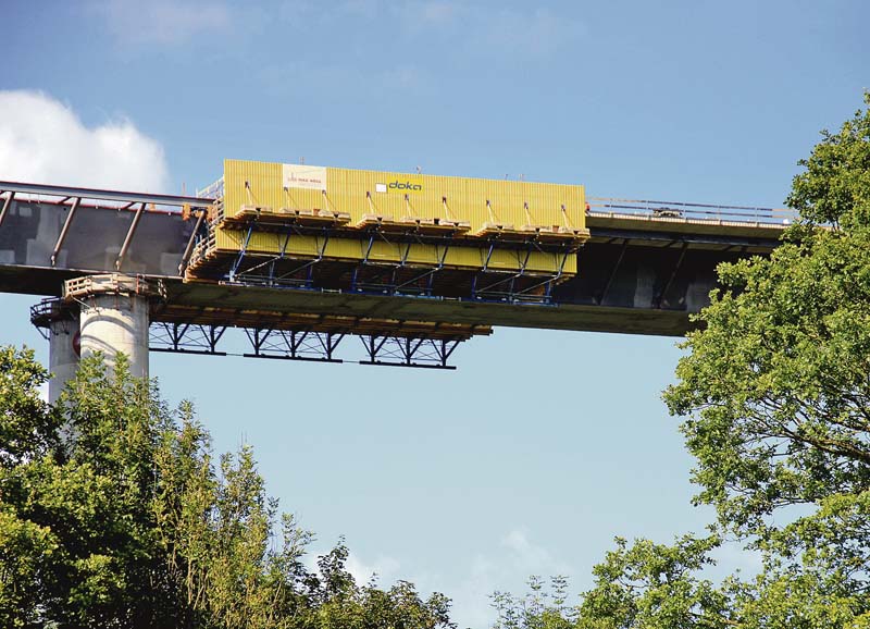 Mit Betonagelängen von 19,20 m bis 25,00 m wird der Überbau nach 28 Wochentakten abgeschlossen sein. (Foto: Doka)