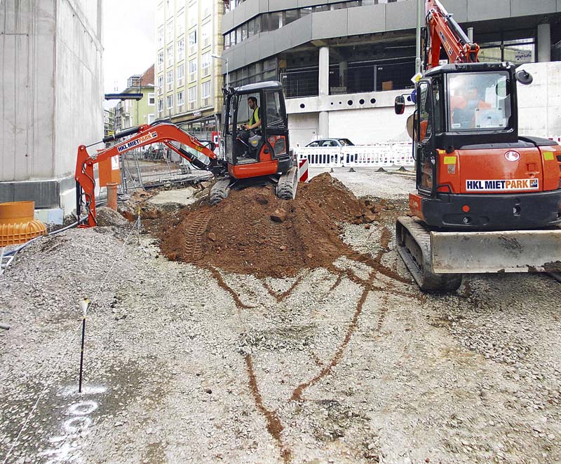 Wendige Minibagger von HKL verrichten effizient den Erdaushub rund um das neue Shopping-Center in Kaiserslautern. (Foto: HKL Baumaschinen)