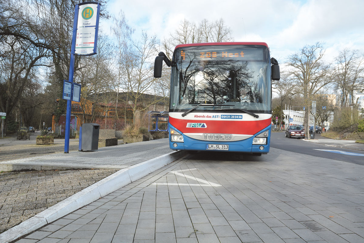 Limburg baut seine Busstationen mit Niederbordsteinen um. (Foto: Hermann Meudt Betonsteinwerk GmbH)